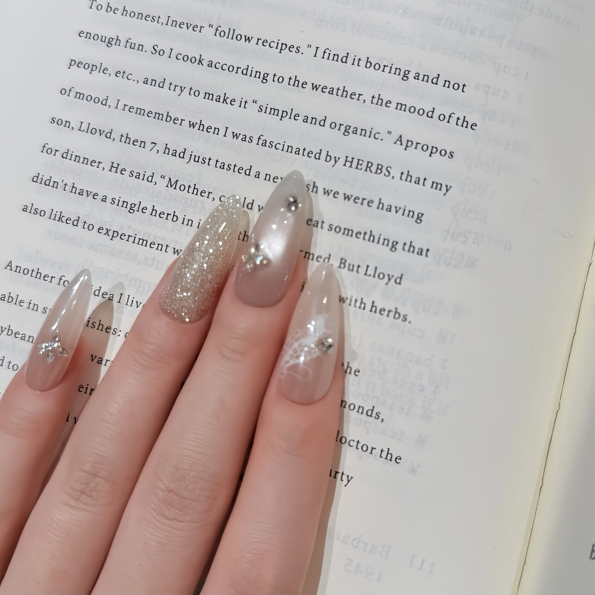 Lace Champagne Glitter Almond Press-On Nails